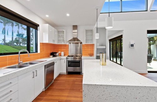 Safety Beach House | Luxurious 4 Bed Home by The Golf Club