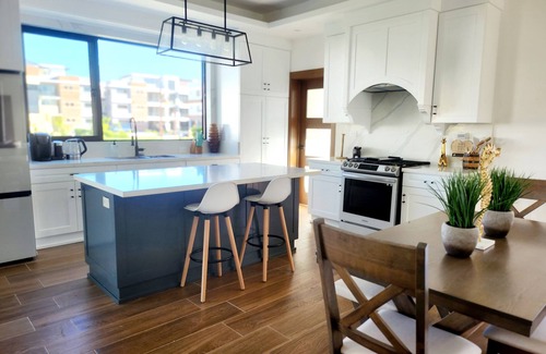 Montellano Villa | Luxurious 4-bedroom Villa with pool, BBQ, Billiards, yoga room/massage table