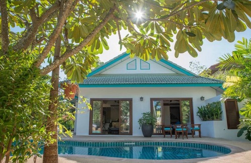 Hua Thanon Villa | Luxurious 4-bedroom villa steps from Hua Thanon Beach with coastal views