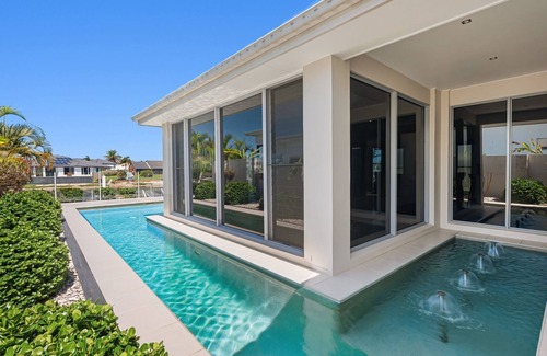 Mooloolaba House | Luxurious 4 bedroom waterfront home pet friendly near Ocean