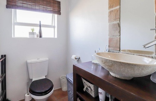 Durbanville House | Luxurious 4 bedroom good for family getaway.