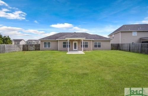 Hinesville House | Luxurious 4 bedroom home with huge Master ensuite - pet friendly!