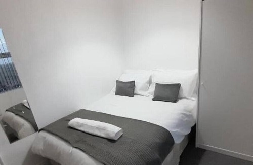 Sheffield Apartment | Luxurious 4 Bedrooms House for Contractors and Holiday With Free Wifi