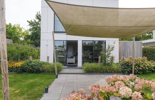 Zeewolde House | Luxurious 4-person house on the water with modern kitchen, direct access to the water and comfortable furnishings. Perfect for rest and relaxation!