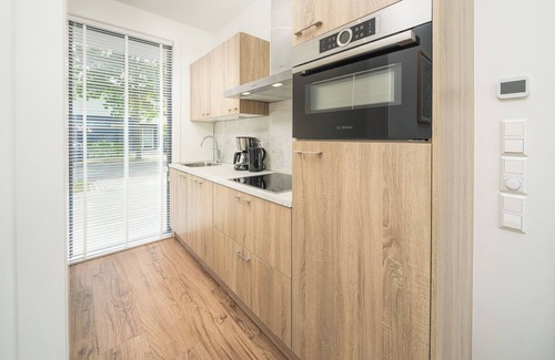 Zeewolde House | Luxurious 4-person house on the water with modern kitchen, direct access to the water and comfortable furnishings. Perfect for rest and relaxation!