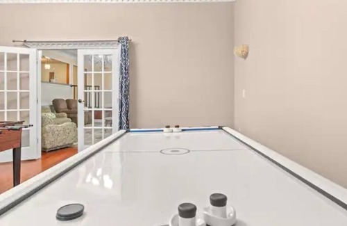 Canton Villa | Luxurious 4 Villa Bedroom