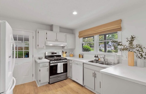 North Hills House | Luxurious 4BD near Downtown and RDU, with sunroom, theatre, games, & more!