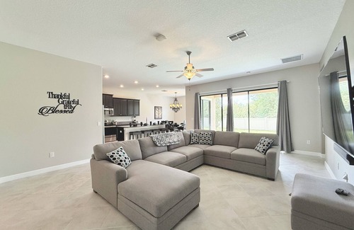 Balm House | LUXURIOUS 4BR HOME IN PRISTINE COMMUNITY WITH HIGH-END AMENITIES-SUN CITY CENTER