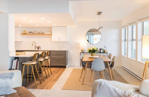 Blueberry Hill Apartment | Luxurious 4BR: Patio/BBQ, 5 min to Village & Lakes