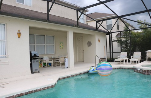 Legacy Park Villa | LUXURIOUS 5 Bed/4.5 Bath ~ Family~ Disney Theme~Game Room~Spa~ Pool~Wifi