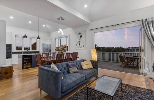 Kingsland House | Luxurious 5 Bed Grey Lynn House with views in Central Auckland Available to BUY.