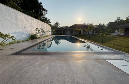 Nalagasdeniya Villa | Luxurious 5 bedroom villa in a peaceful location in Hikkaduwa Sri Lanka