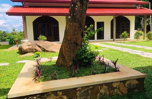 Unawatuna Villa | Luxurious 5-bedroom villa with AC, WiFi in awesome Unawatuna