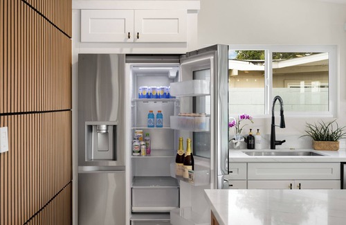 Southwest Anaheim House | Luxurious 5-Bedroom Villa with Pool near Disney - Beautiful Family Retreat