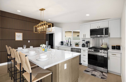 Southwest Anaheim House | Luxurious 5-Bedroom Villa with Pool near Disney - Beautiful Family Retreat