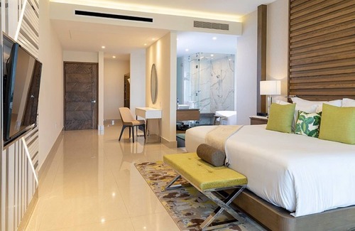Playa Mujeres Resort | Luxurious 5-Diamond 3-BR Oceanfront at Garza Blanca: Private Jacuzzi & Butler
