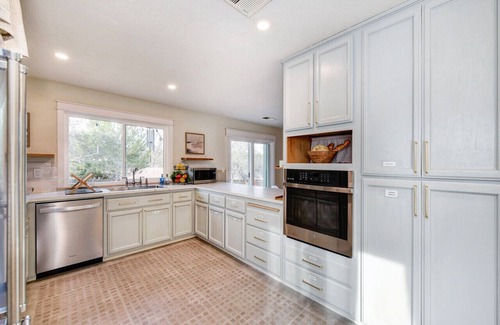 Cameron Park House | Luxurious 5BR, 3BA home with full kitchen, 2 living rooms, office and yard.