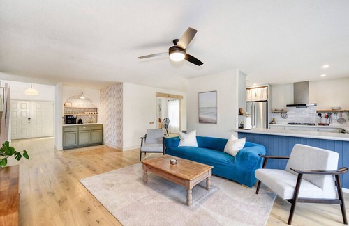 Cameron Park House | Luxurious 5BR, 3BA home with full kitchen, 2 living rooms, office and yard.