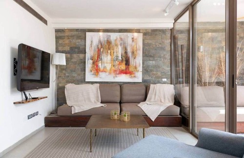 Kerem HaTeimanim Apartment | Luxurious 5BR Banana Beach Sea View by HolyGuest