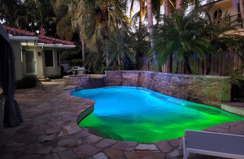 Coral Ridge House | Luxurious 5BR Home, Heated Pool/SPA, 5 min to beach