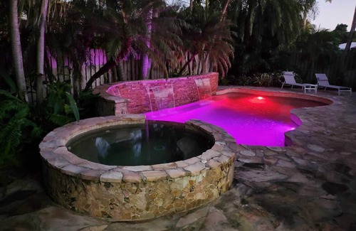 Coral Ridge House | Luxurious 5BR Home, Heated Pool/SPA, 5 min to beach