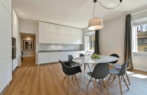 Santa Croce Apartment | Luxurious 6-Bedroom Apartment in a Historic Palazzo with Panoramic Terracennnnnn