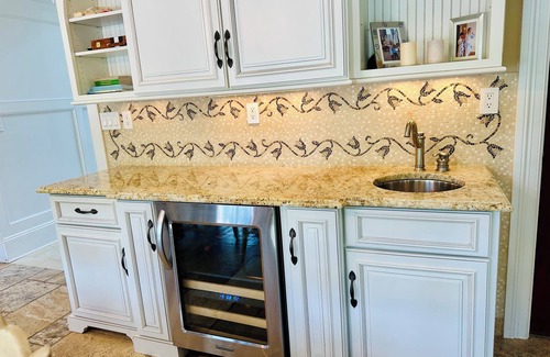 Lewisboro House | Luxurious 6-Bedroom Katonah Estate with Pool & Scenic Lake Views.