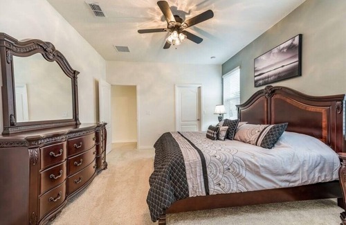 Loughman Resort | Luxurious 6-Bedroom Villa in Charming Davenport with Private Pool and Amenities