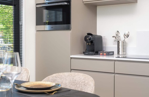 Workum House | Luxurious 6-person villa with modern kitchen, sunny garden and within walking distance of the beach.