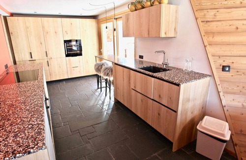 Avoriaz Ski Chalet | Luxurious 6-Room Chalet for 10 with Spa, Sauna, Near Avoriaz Center