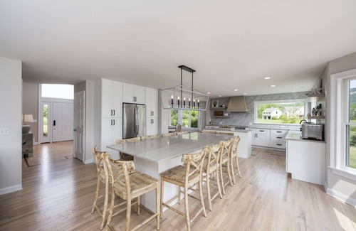 New Paltz House | Luxurious 6bd Mountain Home w/Heated Pool,Hot Tub & Firepit