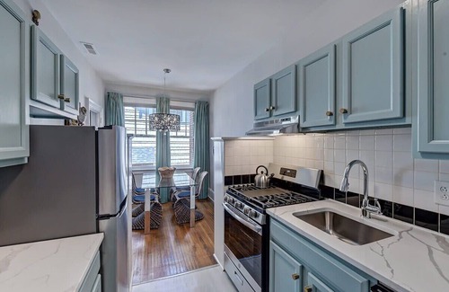 Charlotte Condo | Luxurious 6BR, 4 King Condos | Historic Elizabeth
