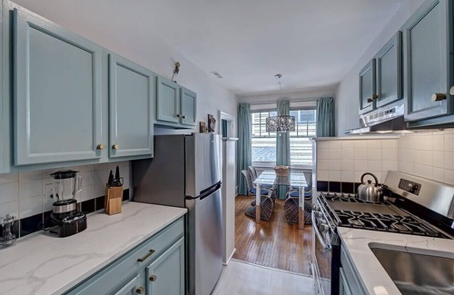 Charlotte Condo | Luxurious 6BR, 4 King Condos | Historic Elizabeth