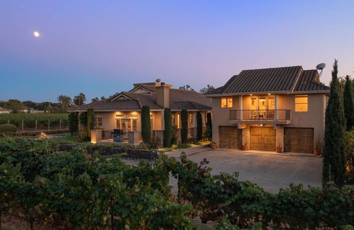 Sonoma House | Luxurious 7-Acre Estate & Guest House on Private Vineyard, With Pool & Game Room