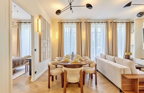 Quartier Sainte-Avoye Apartment | Luxurious AC apartment Beaubourg Le Marais