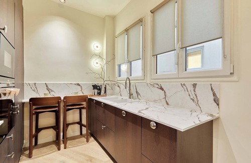 Quartier Sainte-Avoye Apartment | Luxurious AC Apartment Beaubourg Le Marais