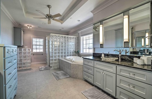Wellborn House | Luxurious Aggieland Retreat - 14 Mi to A&M!