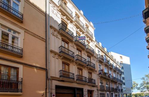La Seu Apartment | LUXURIOUS & ALLURING HOME IN HISTORIC TOWN (VALENCIA)