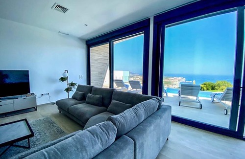 Salobrena Villa | Luxurious and avant-garde style villa with pool