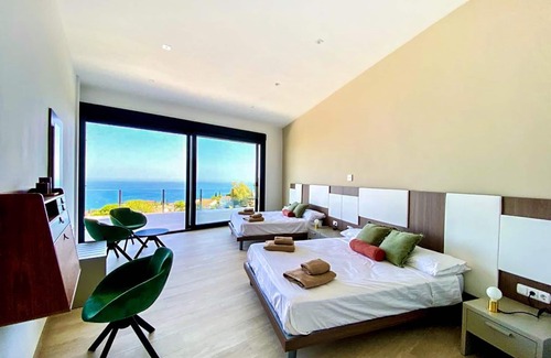 Salobrena Villa | Luxurious and avant-garde style villa with pool