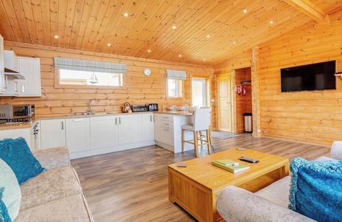 Hollym Ski Chalet | Luxurious and contemporary Finnish log lodge.
