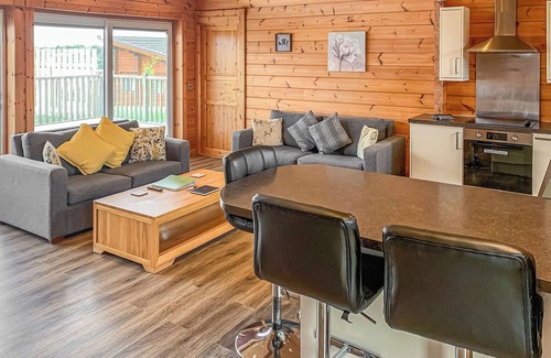 Hollym Ski Chalet | Luxurious and contemporary Finnish log lodge, perfect for a relaxing break away with your pet(s).