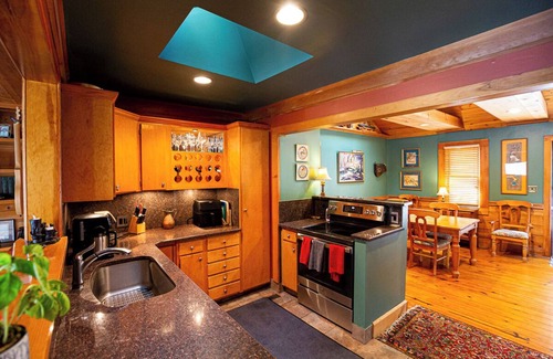 Pulteney Cottage | Luxurious and Fun Super Compound with Separate Guest House & Two Hot Tubs