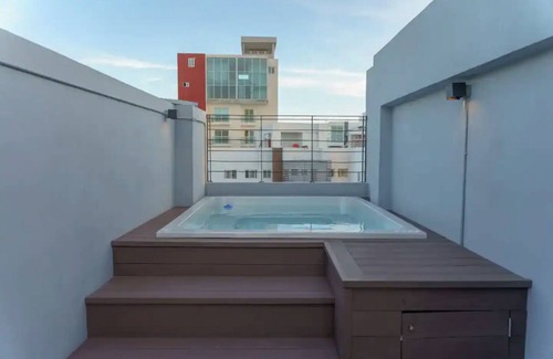 Gascue Apartment | Luxurious and Modern KingBed industrial style loft