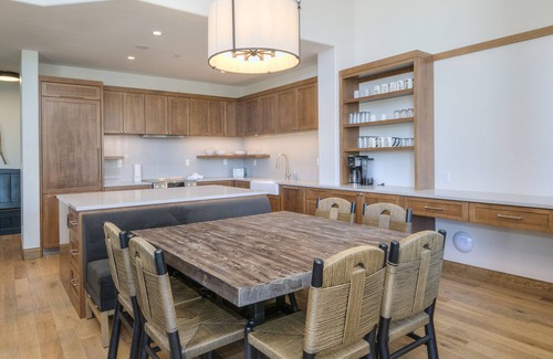 Highlands Townhomes Condo | Luxurious and newly remodeled ski-in/ski-out with gorgeous views!