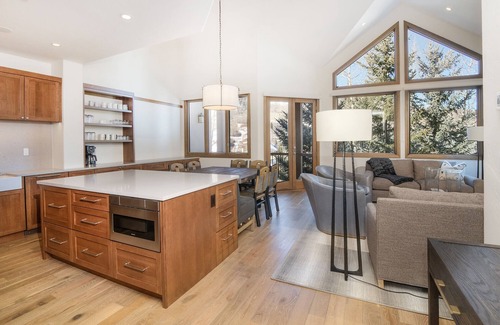 Highlands Townhomes Condo | Luxurious and newly remodeled ski-in/ski-out with gorgeous views!