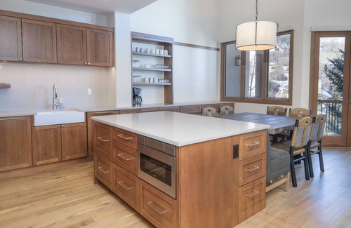 Highlands Townhomes Condo | Luxurious and newly remodeled ski-in/ski-out with gorgeous views!