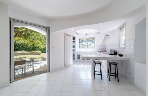 Le Plan-de-Grasse Villa | Luxurious and quiet 5-bedroom villa in enchanting Grasse with WiFi, AC, Pool,