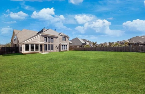 Tarrant County House | Luxurious and Spacious 5-bedroom house in fantastic Grand Prairie. King beds!