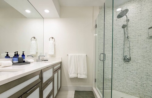 Columbus House | Luxurious and Spacious Townhome Walking distance to Back Bay, The Common, & more